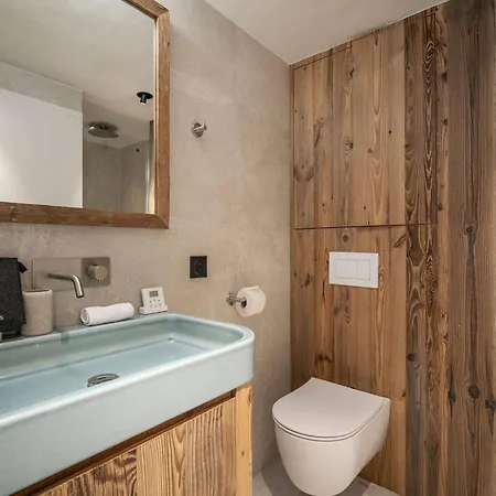 Moderne à Avec Sauna Et Jacuzzi - Fr-1-562-89 Courchevel